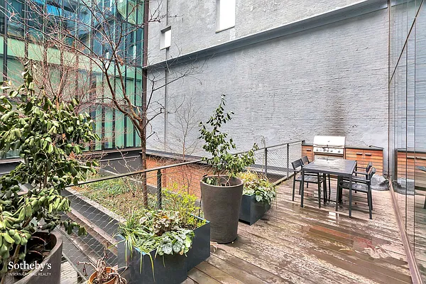 Sold by Sotheby's International Realty | media 7