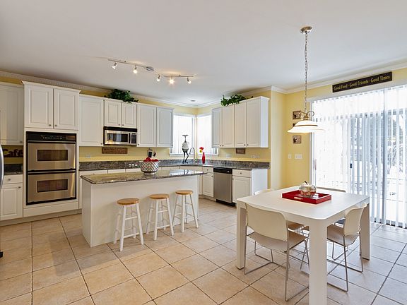 4th image of 36453 N Yew Tree Dr