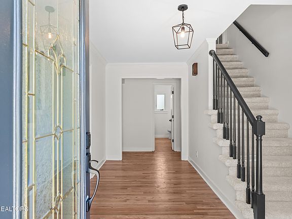 5th image of 10719 Farragut Hills Blvd