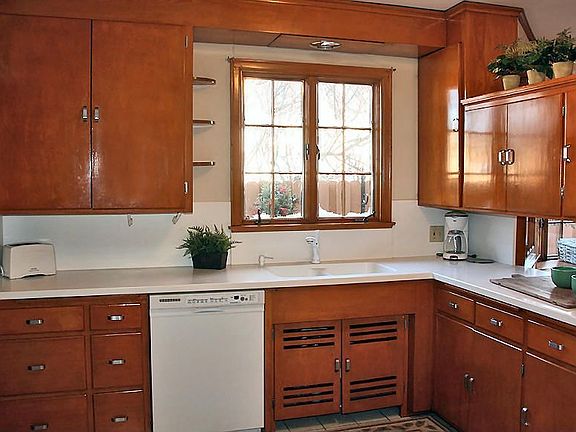 Kitchen has been  updated w/new appliances, tile floors & has lots of cabinets