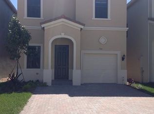 700 NE 191st St, Miami, FL 33179