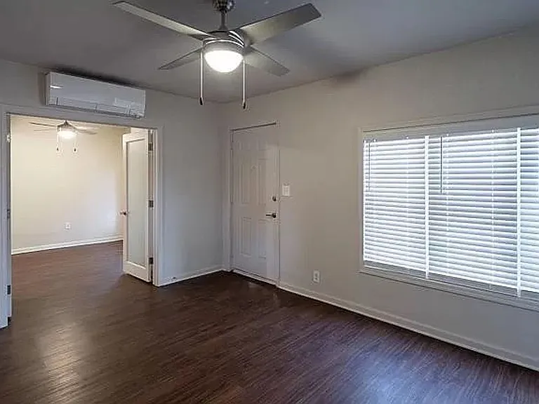 342 W Culver St — Photo 4