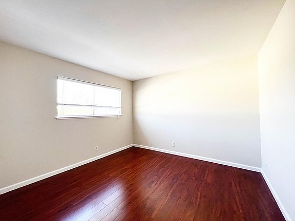5th image of 4321 Blackford Ave APT 4