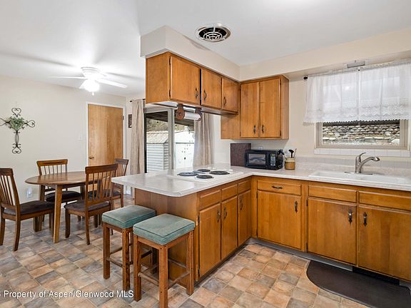 5th image of 910 Lincoln Ave