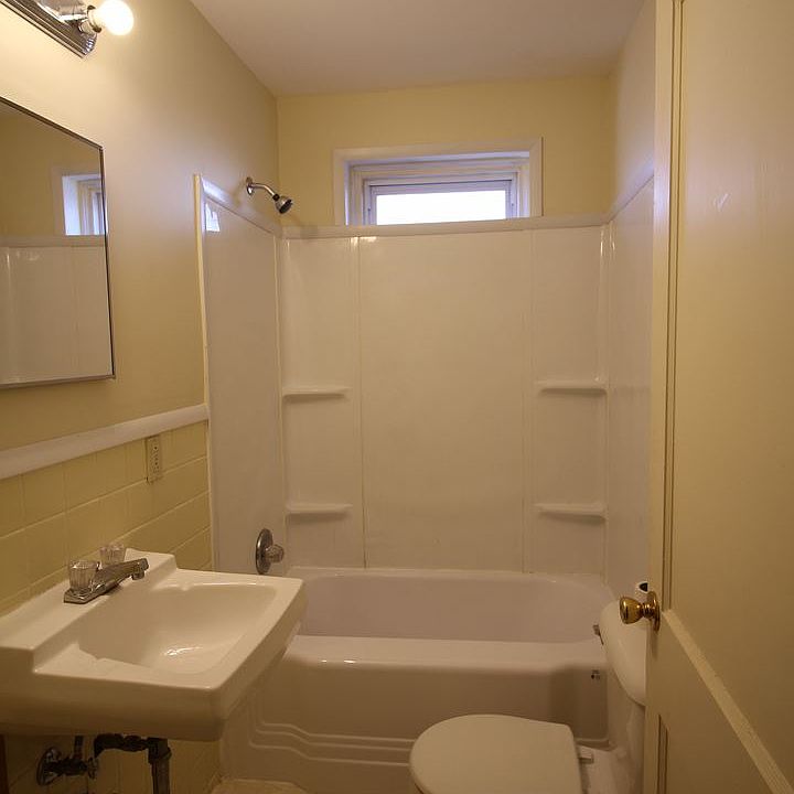 2nd image of 109 W Main St APT 5