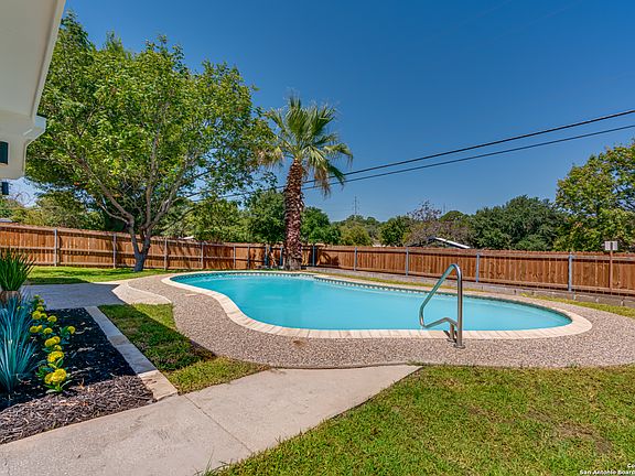 2nd image of 831 BOULDER DR