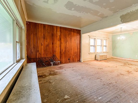 2nd image of 3141 N Marmora Ave