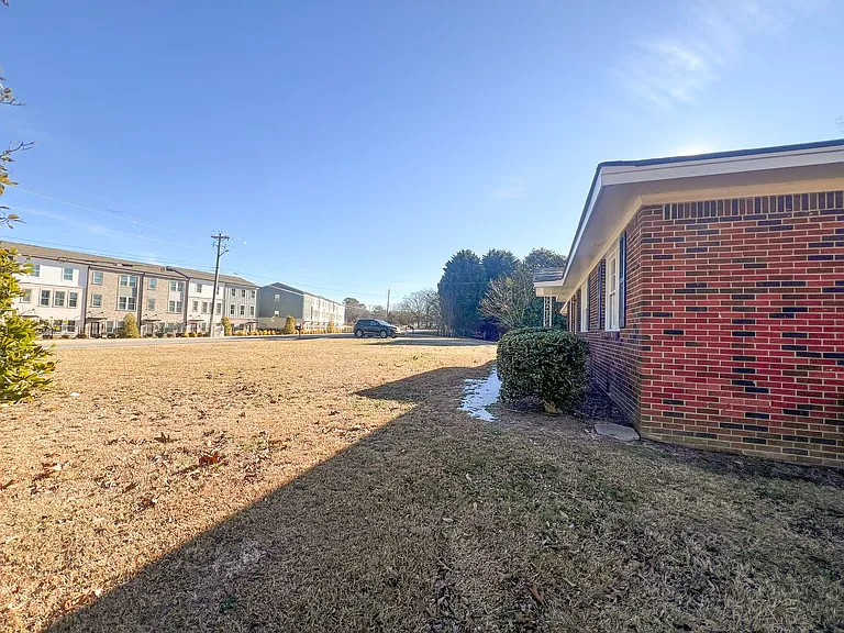 1259 Old Peachtree Rd — Photo 20