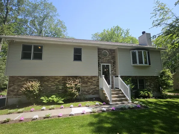3124 Fern Rd, Pocono Summit, PA 18346