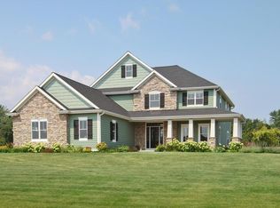 9330 Stonegate Rd, Cedarburg, WI 53012