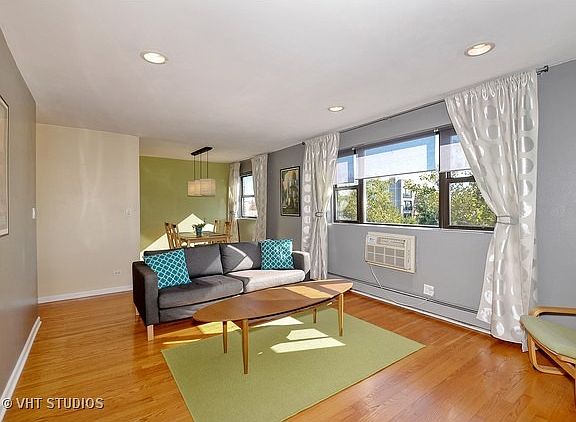 3rd image of 6350 N Hoyne Ave APT 401