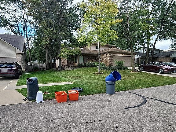 3rd image of 8939 Lamont St
