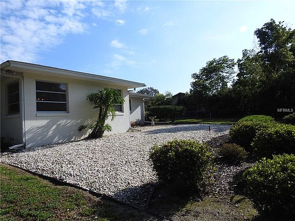 3rd image of 570 Parkdale Ct