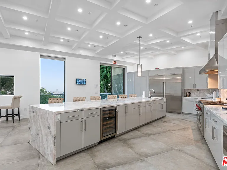 6181 Temple Hill Dr — Photo 8