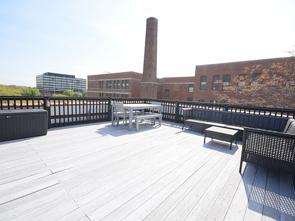 4th image of 1316 N Oakley Blvd #3