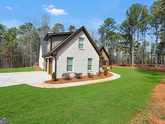 4th image of 76 Brookhollow Dr