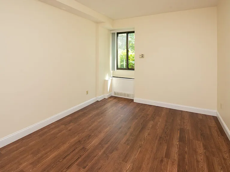 Lakewood Apartments — Photo 13