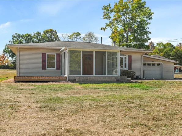 197 Douglass Rd, Beaver Falls, PA 15010