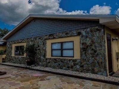 618 73rd Ave, St Pete Beach, FL, 33706