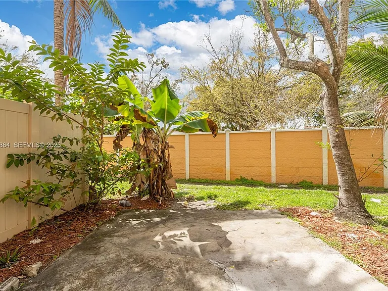 2400 SW 87th Way — Photo 15