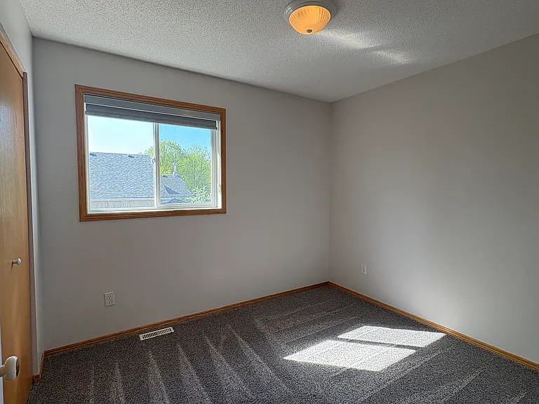 164 Strongberg Dr — Photo 12