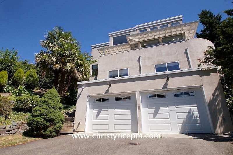 2nd image of 3030 69th Ave SE