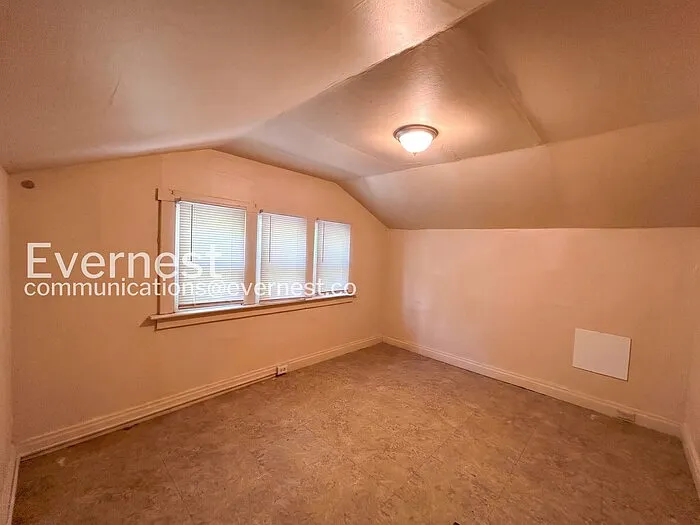 2022 McLaran Ave — Photo 12