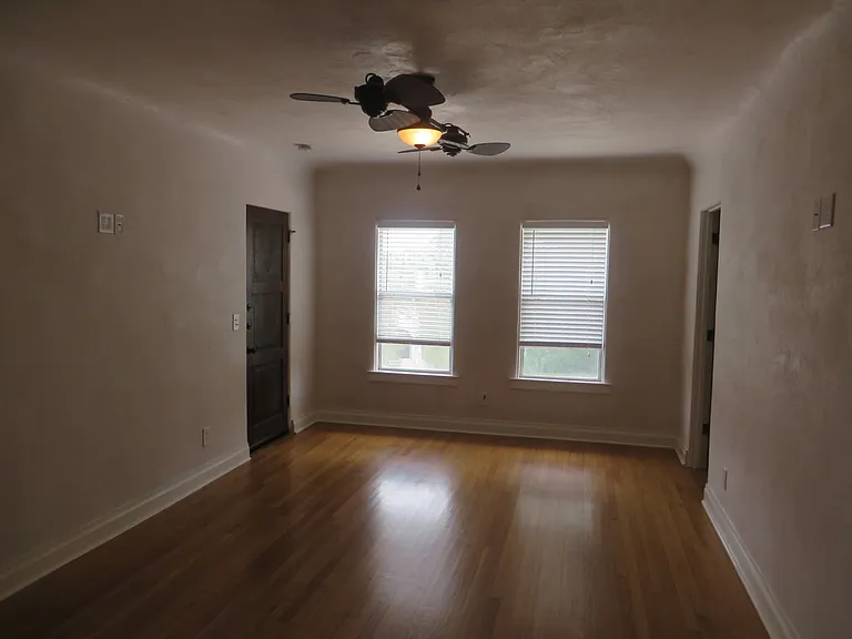 403 W Elsmere Pl — Photo 5
