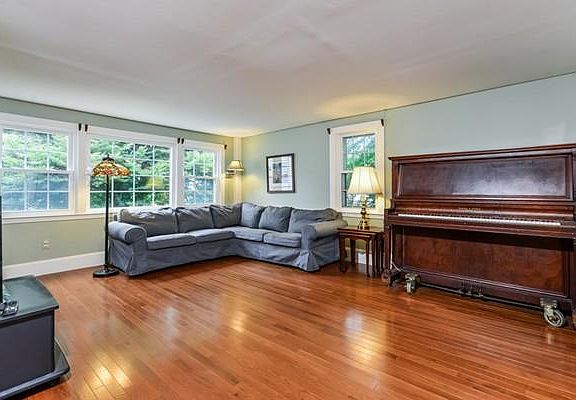 4th image of 73 Mylod St