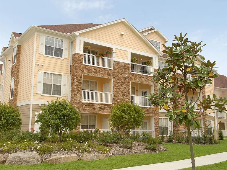 The Regent Apartment Homes — Photo 9