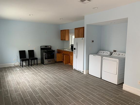 5th image of 2110 Marengo St