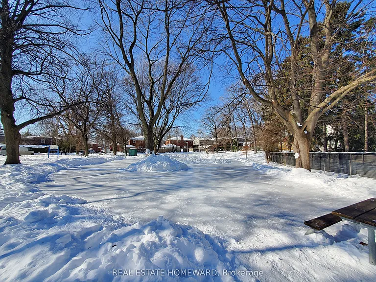 21 Love Cres #MAIN FLOOR — Photo 44