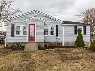 752 Strawberry Field Rd, Warwick, RI 02886