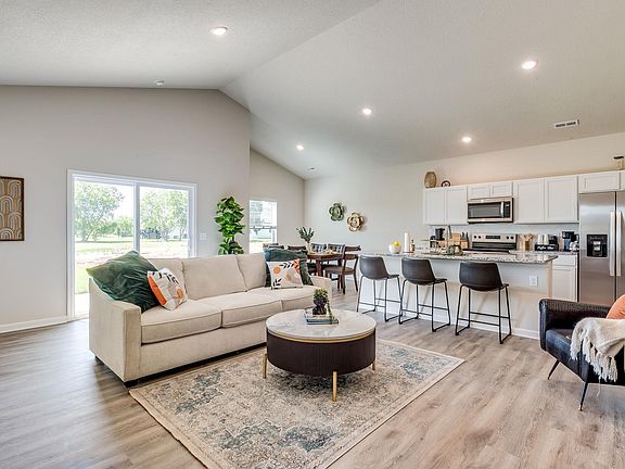 2nd image of 1029 Clubhouse Dr