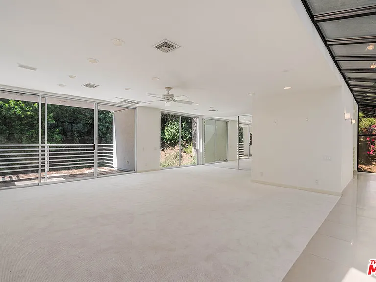 811 N Hillcrest Rd — Photo 32