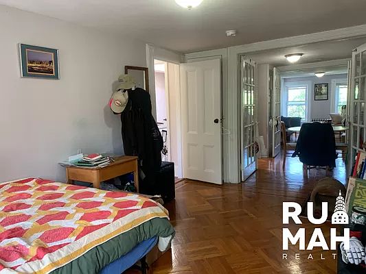4th image of 372A Bainbridge St #4A