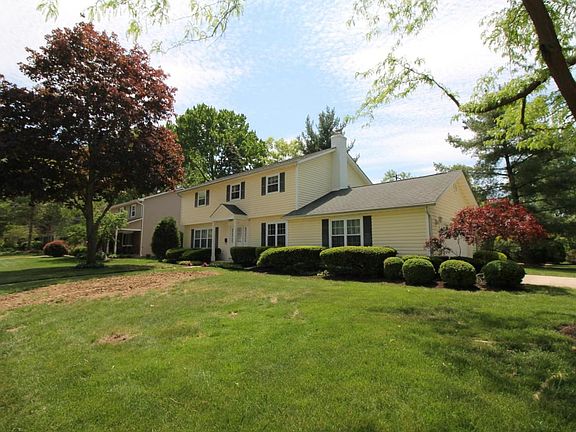3rd image of 277 Greenglade Ave