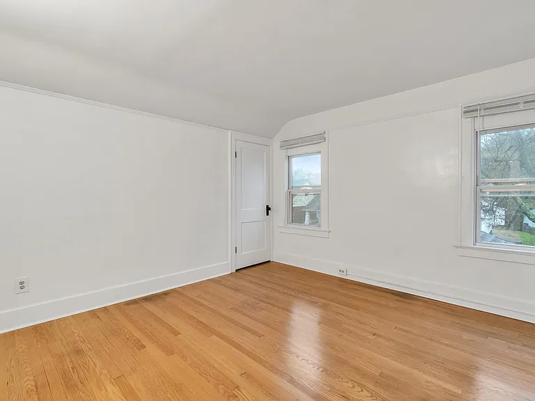 1046 Courtney St NW #2 — Photo 6