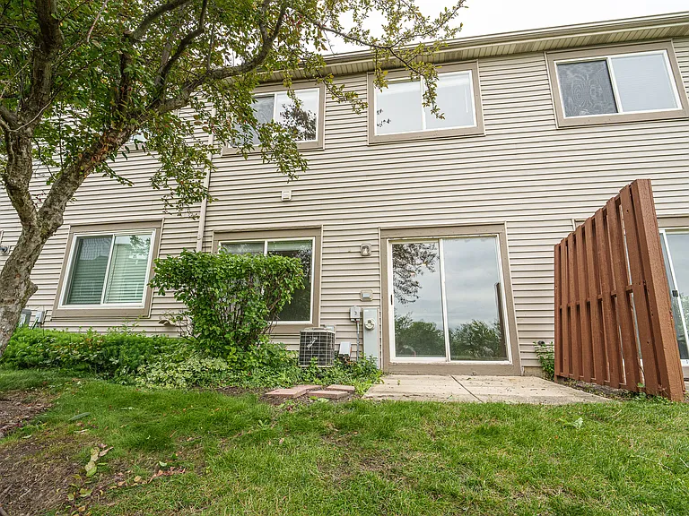 1039 Woodview Ct — Photo 18