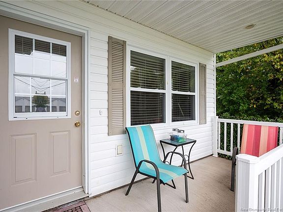 3rd image of 29 Maple Trail Ln