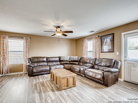 5th image of 409 Auburn Park