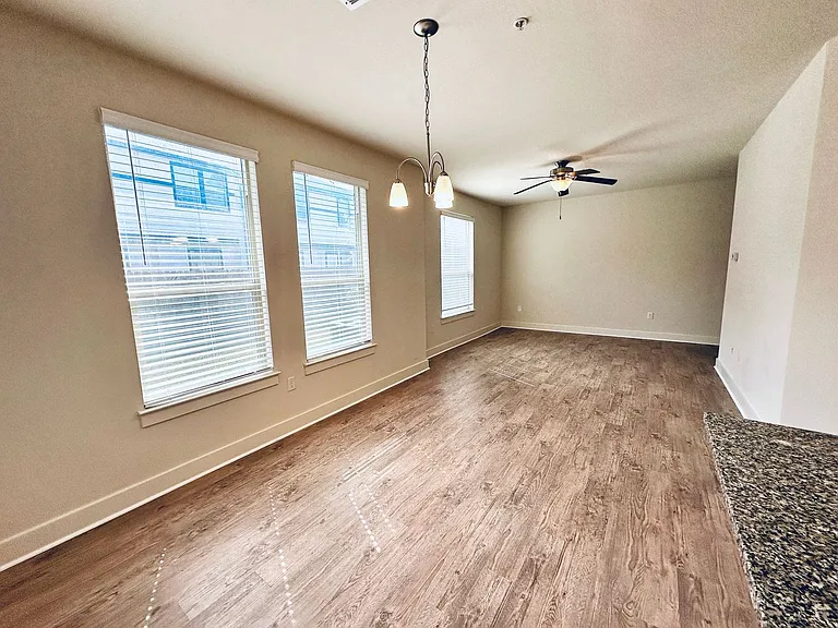 2216 Creekside Ln — Photo 16