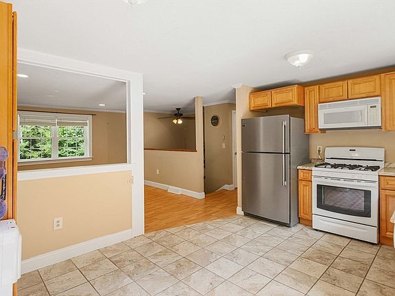 4th image of 195 Holly Dr