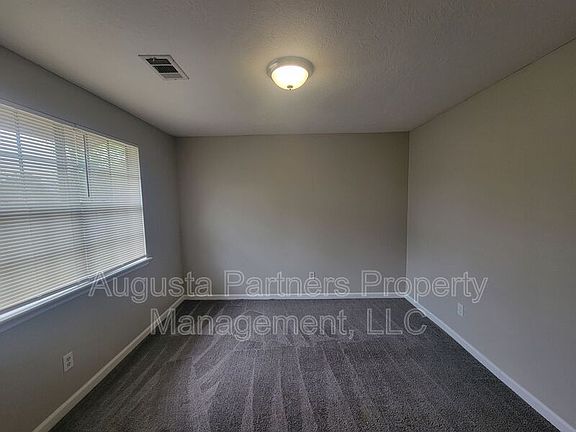 3rd image of 142 Oakridge Dr