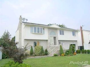 335 N Kentucky Ave, Massapequa, NY 11758