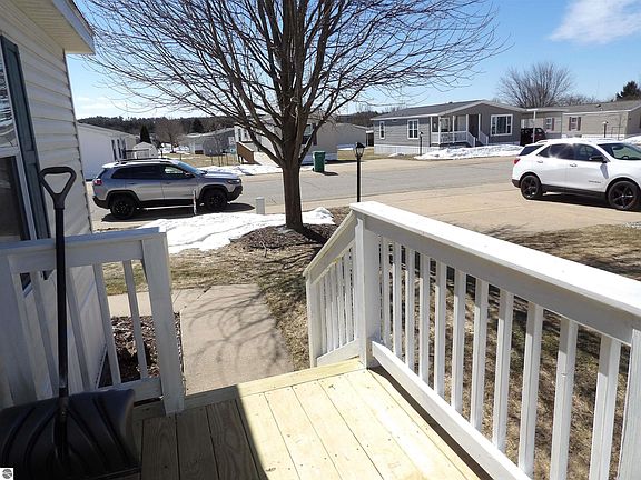 4th image of 378 Thistlewood Dr