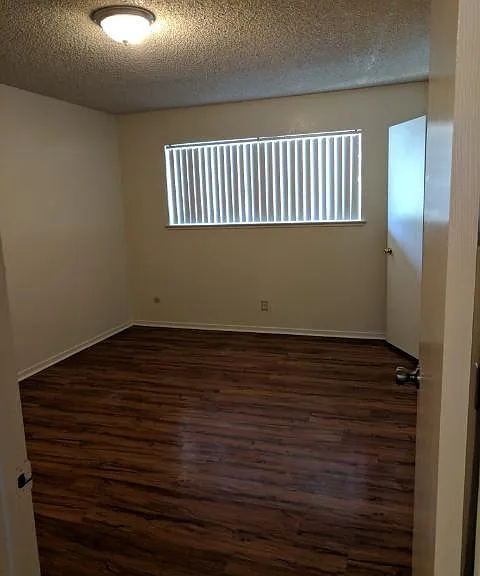 Las Palmas Apartments — Photo 13