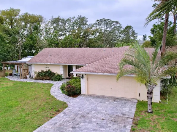 1309 Hillside Dr, Tarpon Springs, FL 34689