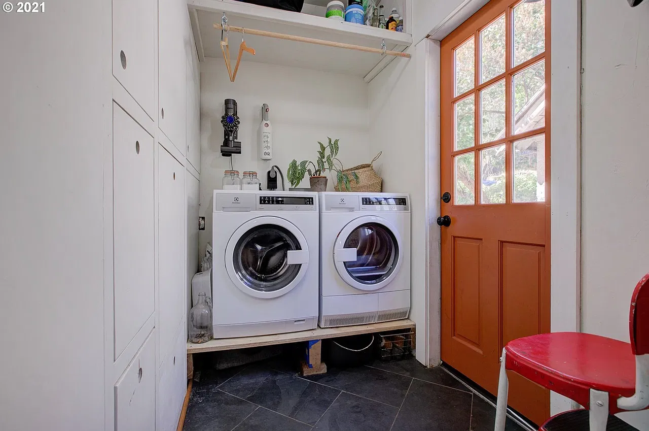 3 bed, 1000 sqft, $2,250 — Photo 2