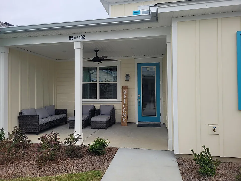 65 Barefoot Ln
